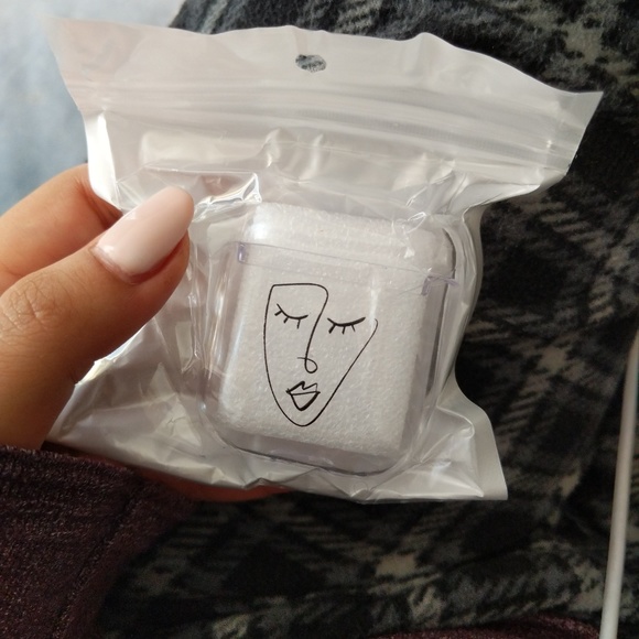 Airpods case - Picture 2 of 2